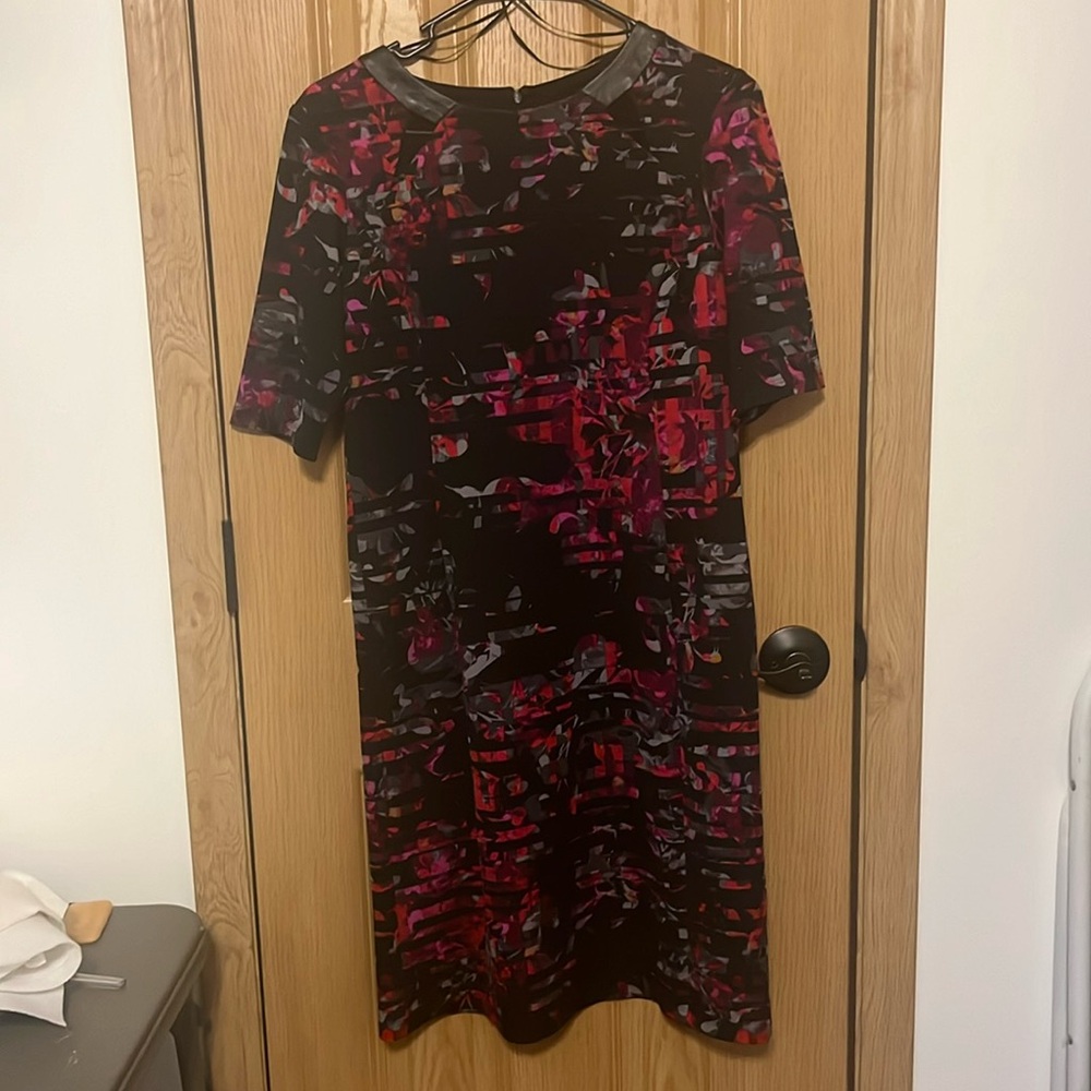 Taylor size 6 midi dress short sleeve, black, red and pink floral pattern